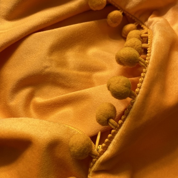 EUC 1 Set of 2 decorative accent pillow cases, like new - Picture 3 of 5